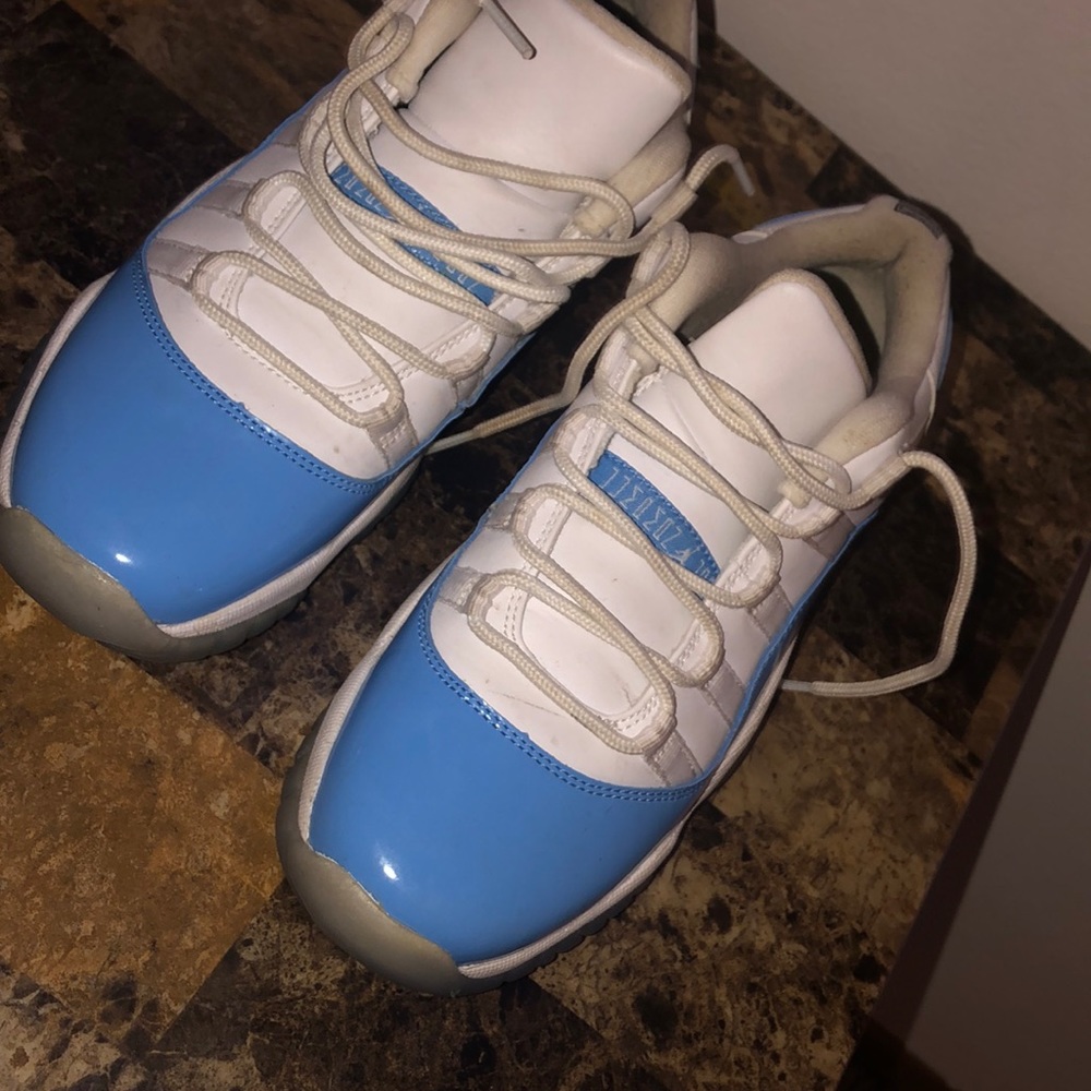 Jordan 11 blue size 6y